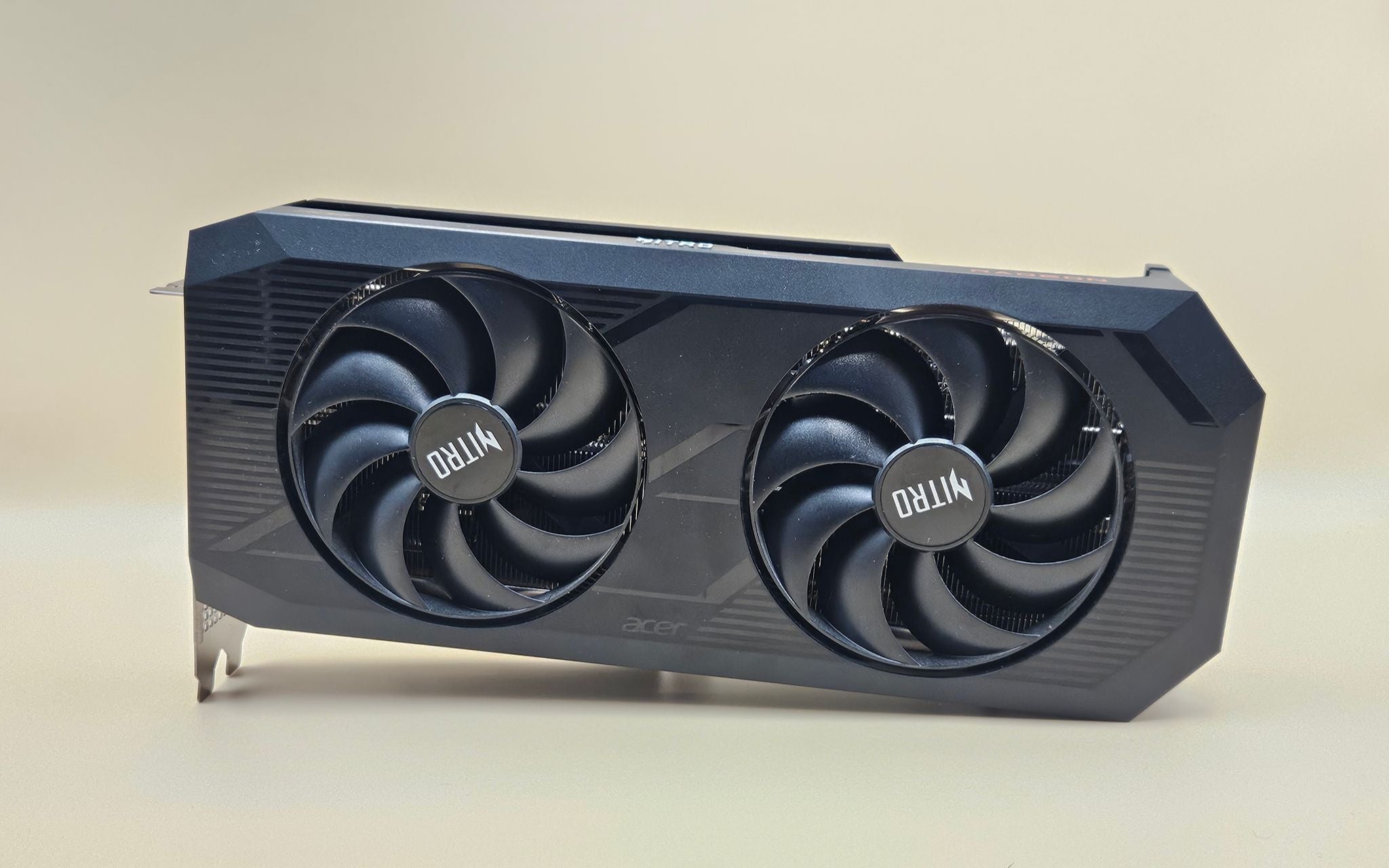 RX 7700 XT 12GB NITRO