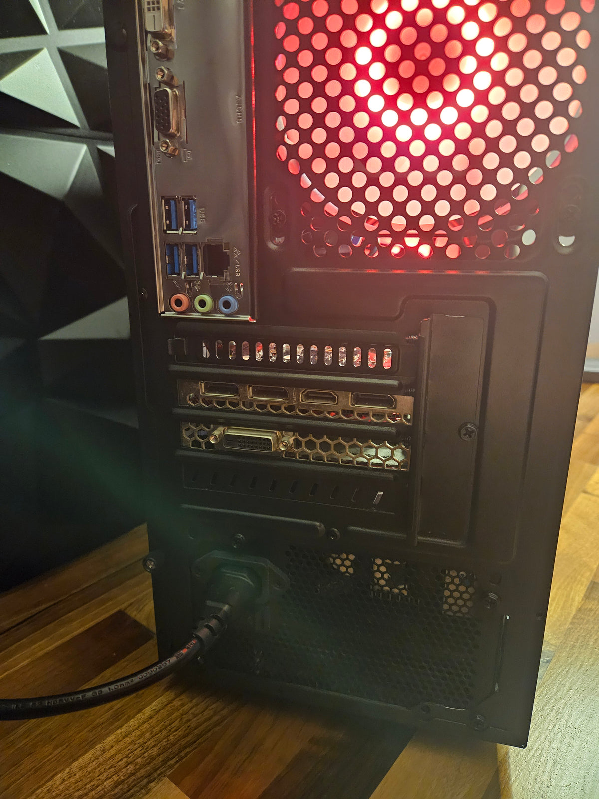 Gaming PC – GTX 1070 8GB | Ryzen 5 2600X | 16GB RAM | 1TB SSD | Windows 11