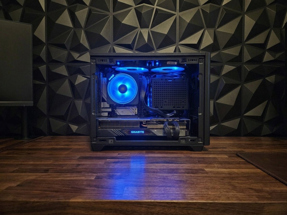 NR200P Ultra-Compact SFF: RX 7600 XT & Ryzen 7 5800X Portable Battlestation - Photo 1